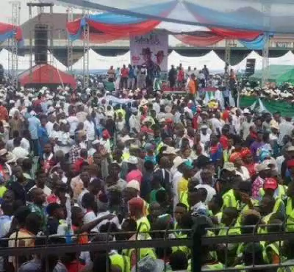 Photos: APC Holds Massive Rally For Sylva As Serving PDP Commissioners Defect To APC